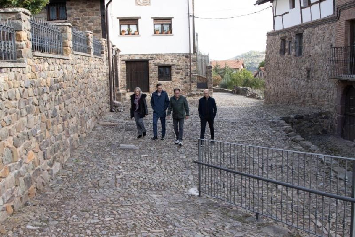 Política Local y Ayuntamiento de Laguna de Cameros colaboran en la reurbanización de la calle Bajeras
