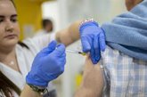 Foto: Médicos intensivistas recuerdan la importancia de la vacunación frente a la gripe tanto a sanitarios como a la población