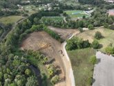 Foto: El Principado concluye el nuevo campo de fútbol de Colloto como proyecto piloto ante inundaciones del río Nora