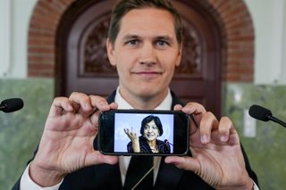 El Comitè Noruec del Nobel anunciant la guanyadora del premi Nobel de la Pau