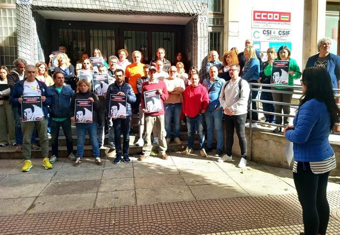 CCOO La Rioja guarda un minuto de silencio por Maricarmen y reclama que "no haya nadie más que se vea en su situación"