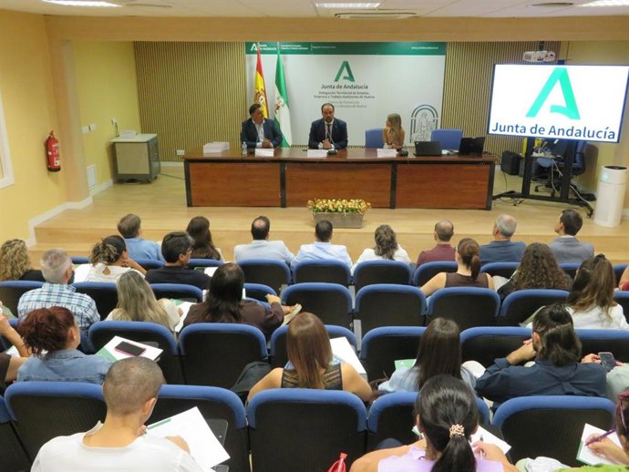 Jornadas de 'Prevención de trastornos musculoesqueléticos: exoesqueletos, tecnología aplicada a la ergonomía' en el CPR de Huelva.