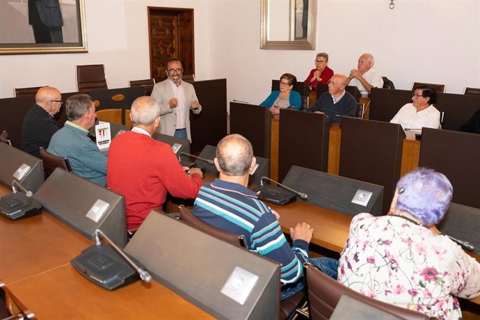 Pleno Sénior celebrado en la Diputación de Cáceres como clausura de la Semana de Puertas Abiertas