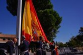 Foto: La glorieta dedicada al periodista Pepe Domingo Castaño se completa con una bandera de España en un mástil de 18 metros