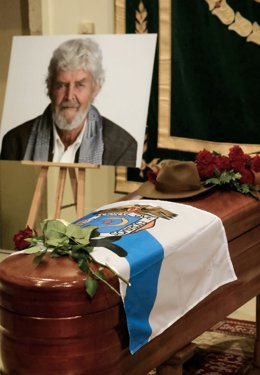 Llegada de familiares, amigos y admiradores al velatorio por Xosé Manuel Beiras, en el Museo do Pobo Galego, a 9 de octubre de 2026, en Santiago de Compostela, A Coruña, Galicia (España). Xosé Manuel Beiras, referente histórico del nacionalismo gallego, f