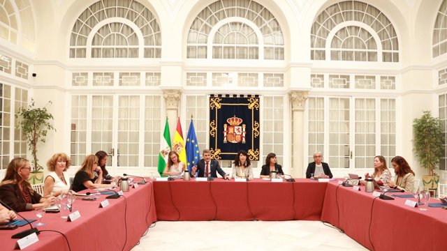 La ministra de Igualdad, Ana Redondo, preside la reunión del Comité de Crisis del Ministerio. A 16 de septiembre de 2026, en Sevilla (Andalucía, España).