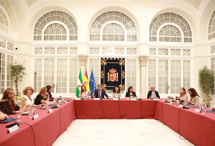 La ministra de Igualdad, Ana Redondo, preside la reunión del Comité de Crisis del Ministerio. A 16 de septiembre de 2026, en Sevilla (Andalucía, España). 