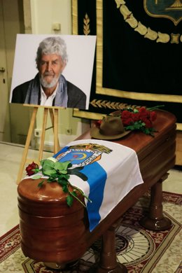 Llegada de familiares, amigos y admiradores al velatorio por Xosé Manuel Beiras, en el Museo do Pobo Galego, a 9 de octubre de 2026, en Santiago de Compostela, A Coruña, Galicia.