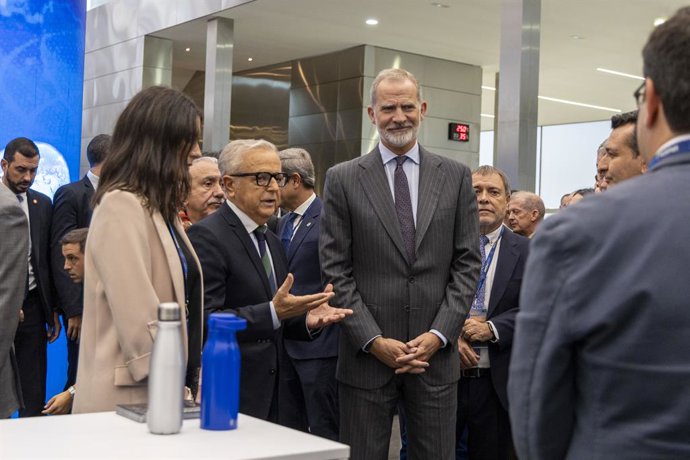 El Rey Felipe VI y el presidente de la Diputación de Córdoba, Salvador Fuentes, en Indudef.