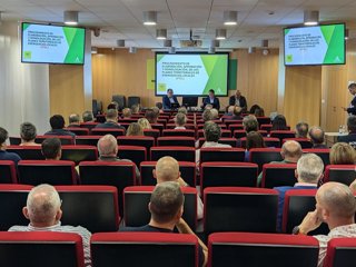 Reunión sobre los planes de emergencia locales.