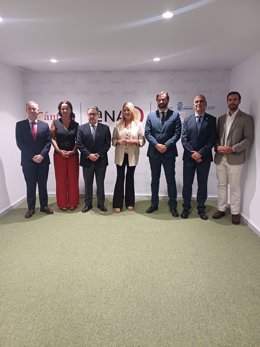El eurodiputado Juan Ignacio Zoido, junto a otras autoridades, este viernes en Huelva.