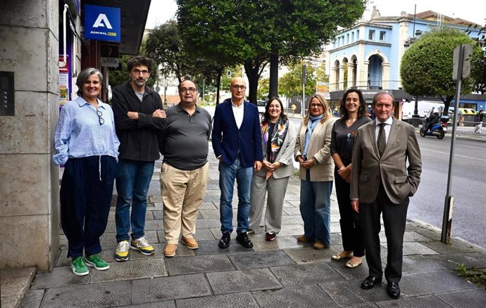 Concejala de Cultura de Santander junto al jurado del Premio