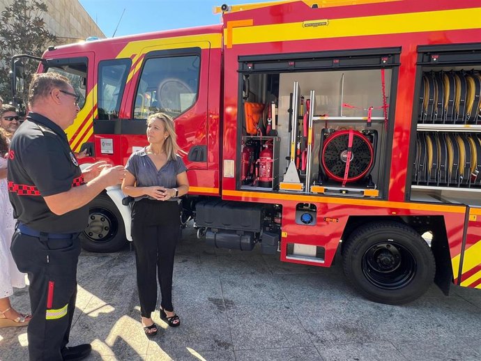 Sevilla.- El Ayuntamiento de Alcalá refuerza el servicio de Bomberos con un nuevo camión BUL 