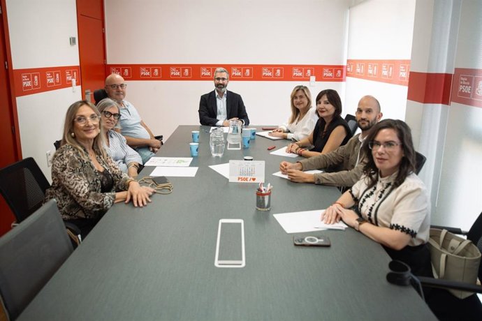 Francisco Lucas mantiene una reunión con representantes de la Asociación de Enfermos y Afectados por ELA en la Región de Murcia