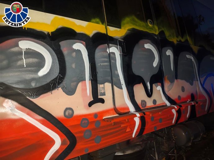Tren objeto de pintadas