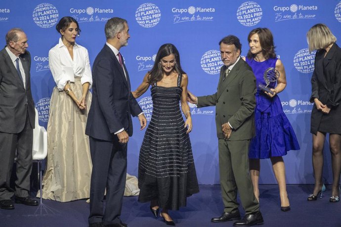 Archivo - El rei Felip VI i la reina Letícia en una gala anterior del Premi Planeta de Novel·la