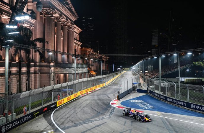 09 October 2026, Singapore, Marina Bay: Dutch Formula One driver Max Verstappen of team Red Bull Racing competes during sprint qualifying at the Marina Bay Street Circuit, ahead of the Singapore Grand Prix. Photo: David Davies/PA Wire/dpa