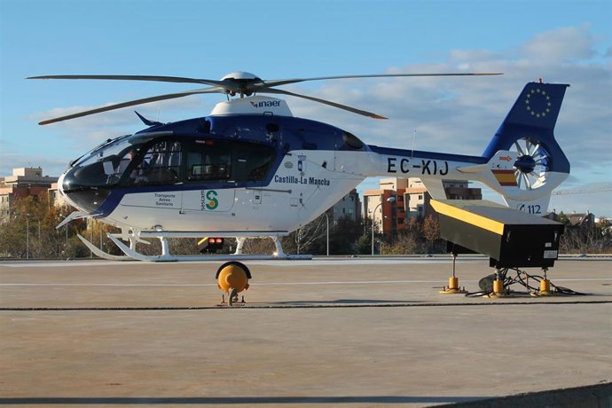 Archivo - Helicóptero sanitario