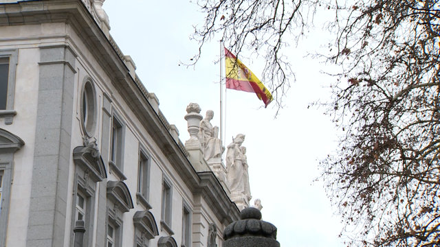 Fiscalía pide al Supremo que levante la suspensión de la 'ley de nietos' al meno