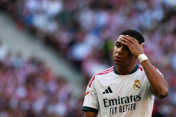 El delantero francés Kylian Mbappé (Real Madrid CF), ante el Atlético de Madrid en LaLiga EA Sports 2026-27 en el Riyadh Air Metropolitano.