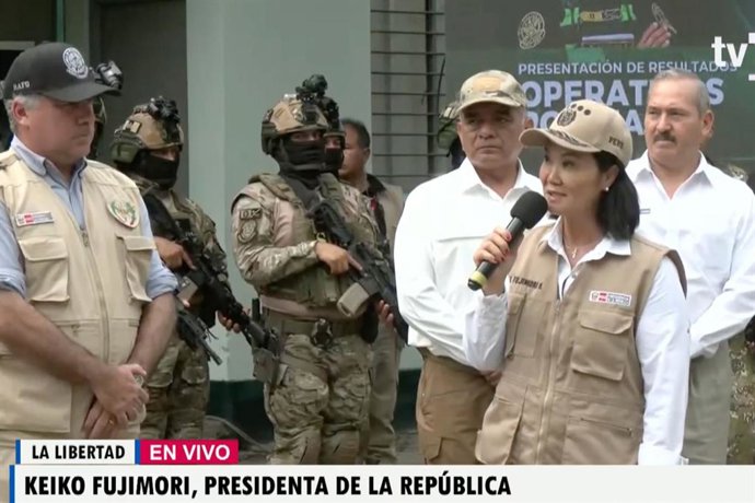 Perú.- Presidenta Fujimori visita Unidad de Servicios Especiales de la PNP en Trujillo