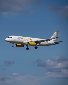 Avión de Vueling que proyecta la imagen de Cantabria por Europa