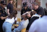 Foto: Heridas tres personas al caer una farola en un acto de homenaje a Luis de la Fuente en València