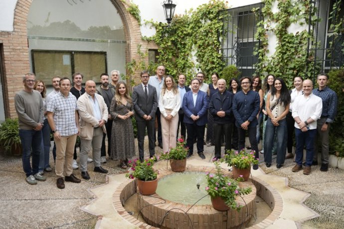 Autoridades y profesorado del Máster, durante de su inauguración oficial en el Conservatorio Rafael Orozco.