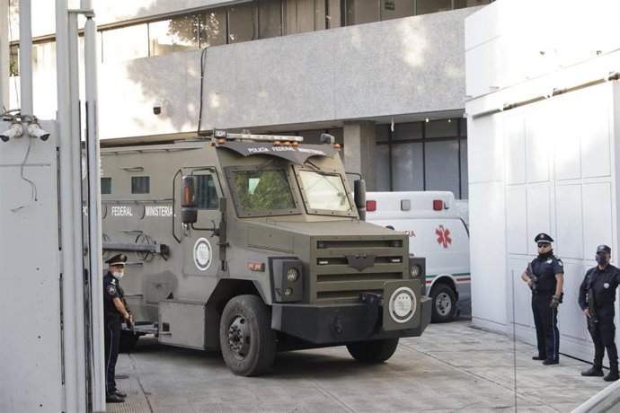 Archivo - Las autoridades mexicanas trasladan a un reo en Ciudad de México