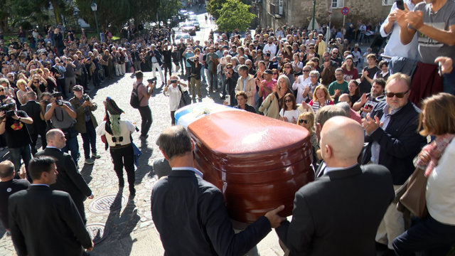Ovación de 20 minutos, lágrimas e himno gallego en la multitudinaria despedida a