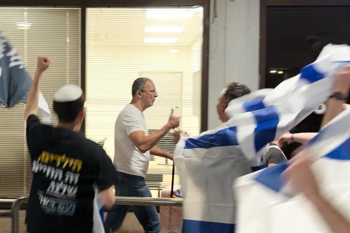 October 1, 2026, Tel Aviv, Israel: Passengers of the UAE-based Flydubai flight from Dubai to Tel Aviv arrive at Ben Gurion Airport following an emergency landing in Saudi Arabia. The Flydubai aircraft had previously sent a hijack alert before landing in S