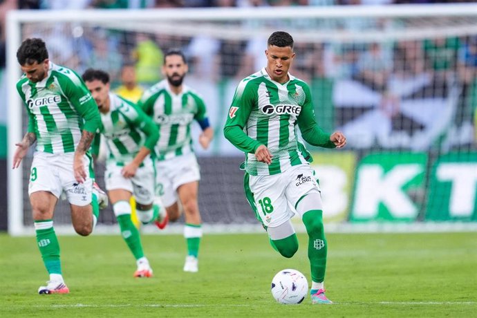 Nelson Deossa of Real Betis Balompie runs with the ball during the Spanish league, LaLiga EA Sports, football match played between Real Betis and Getafe CF at La Cartuja stadium on September 17, 2026, in Sevilla, Spain.