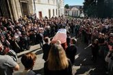 Foto: Ovación de 20 minutos, lágrimas e himno gallego en la multitudinaria despedida a Beiras: "Galicia está contigo"