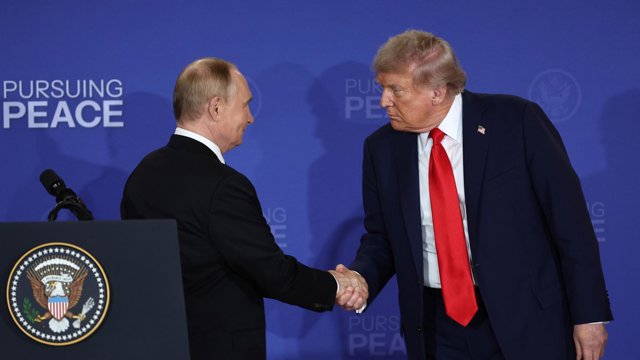 Archivo - Donald Trump y Vladimir Putin, durante la cumbre de Alaska en agosto de 2025