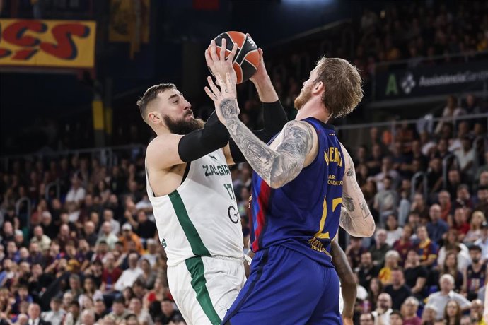 Jonas Valanciunas, Zalgiris Kaunas y Olek Balcerowski, Barça, Euroliga