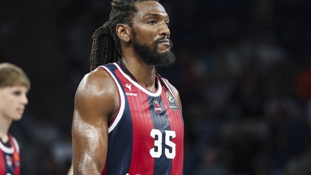 Kenneth Faried con el Kosner Baskonia