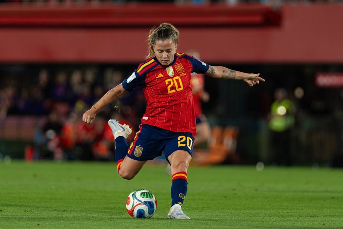 Archivo - June 5, 2026, Palma De Mallorca, Palma De Mallorca, Spain: PALMA DE MALLORCA - SPAIN - JUNE 05 : Claudia Pina of Spain takinh a shot during the FIFA Women's World Cup 2027 Qualifiers match between Spain and England at Estadi Municipal de Son Moi