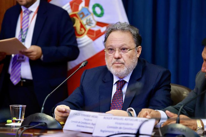 Perú.- Carlos Mesía: Vamos a perfeccionar lo aprobado en la Cámara de Diputados