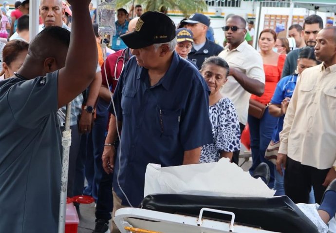 Como parte del seguimiento a la situación tras el sismo, el presidente José Raúl Mulino visitó el Hospital Aquilino Tejeira, en Penonomé, para conocer las condiciones del centro hospitalario y las posibles afectaciones.