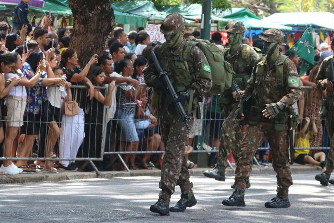 Archivo - Desfile militar en Belén, Brasil