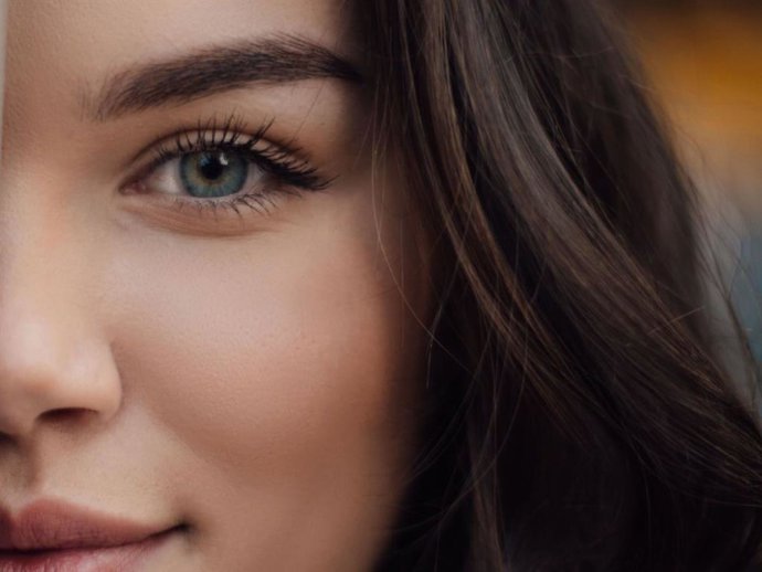Del diseño al cuidado: las cejas también entran en la era del bienestar