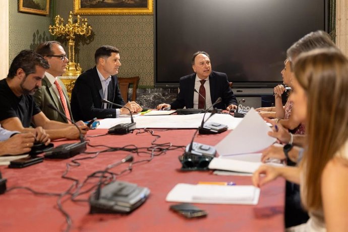 Imagen de la tercera reunión de seguimiento del Ayuntamiento de Sevilla en la prevención frente al Virus del Nilo.