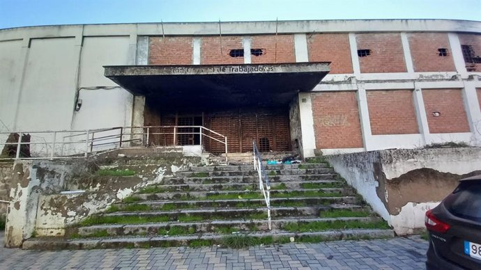El antiguo edificio sindical de la calle Marbella que será derribado.