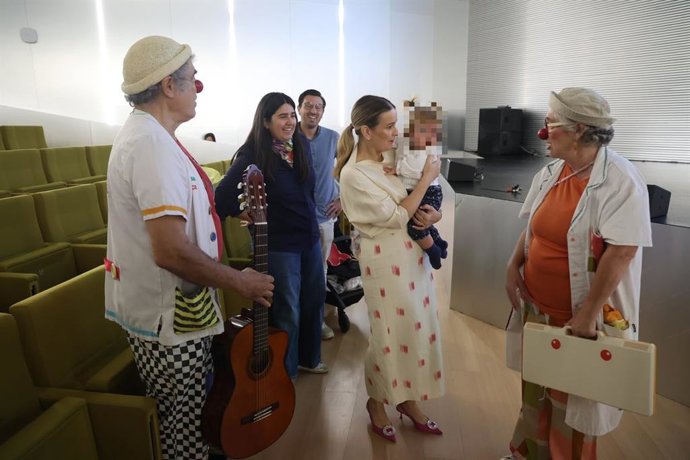 Prohens subraya las lecciones de las familias y la profesionalidad de los sanitarios de cuidados paliativos pediátricos.