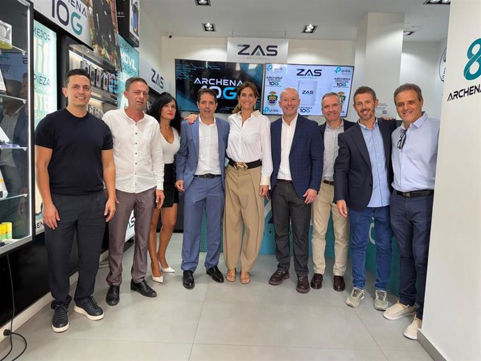 La alcaldesa de Archena, Patricia Fernández, ha puesto en valor que una iniciativa de estas características haya surgido de empresarios archeneros, durante la presentación de 'Archena 10G'