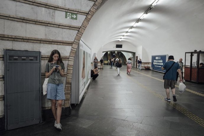 Archivo - Un túnel de la red de metro de Kiev (archivo)