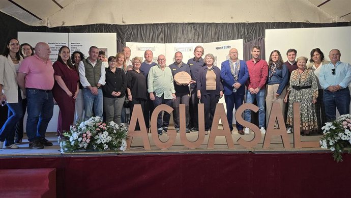 La consejera de Desasrollo Sosteninle, Mercedes Gómez, participa en el encuentro Anual de la Sociedad de Amigos de la Sierra de San Vicente, que se ha celebrado en Castillo de Bayuela.