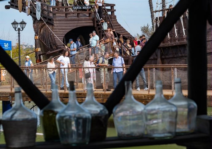 Actividad en el Muelle de las Carabelas de La Rábida por la fiesta de la Hispanidad.