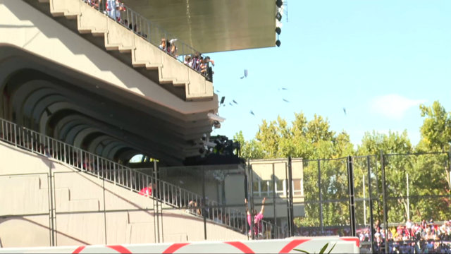 Suspendido el Rayo-Athletic en Vallecas por el lanzamiento de bolas y aviones de