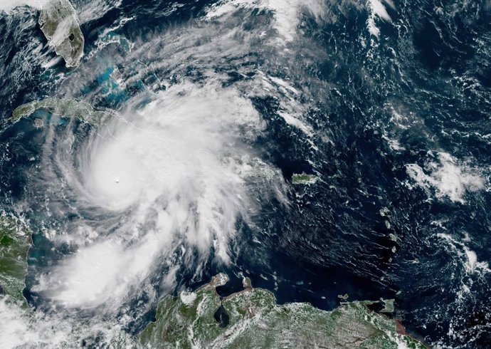 Archivo - October 28, 2025, Caribbean Sea, Jamaica: The NOAA NESDIS GOES-19 satellite image showing Hurricane Melissa, a category 5 storm as it comes ashore over western Jamaica at 1700 GMT, October 28, 2025 in the Caribbean Sea. Melissa came ashore with 